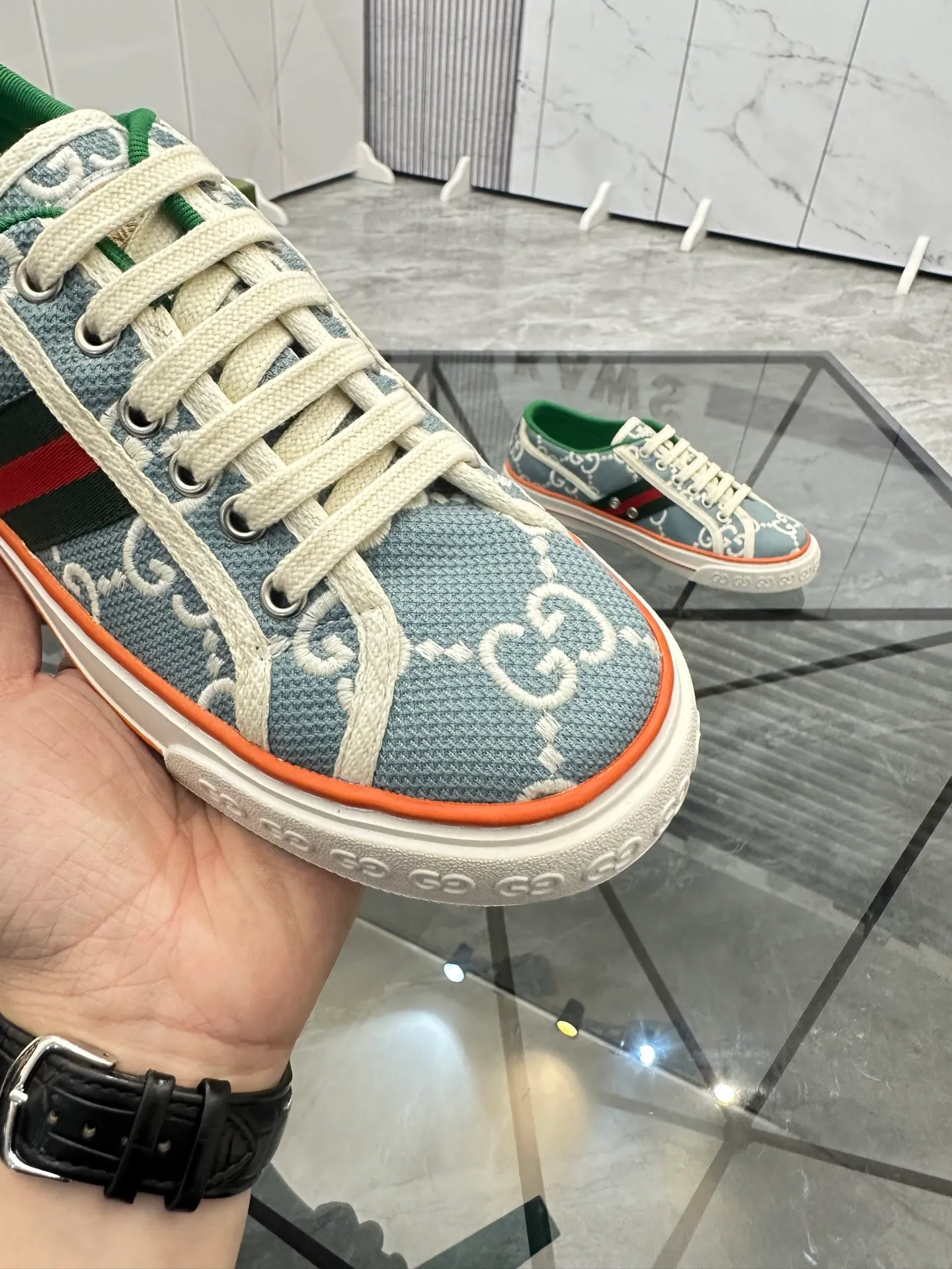 Men's shoes: 💰P380¥ Product trademark: Gucci* "Gucci*" low-top casual shoes Regular size: 38-44 (can be customized to 45.46.) Product materials: Original material from the upper counter, breathable lining, original outsole. Number: 661